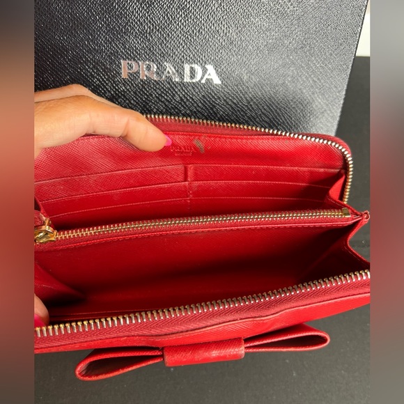 Authentic Prada wallet - red - Picture 5 of 7